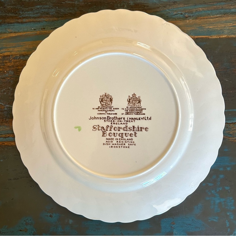 Lot of 4 Johnson Brothers Staffordshire Bouquet 8" Bread Plates - Picture 8 of 9
